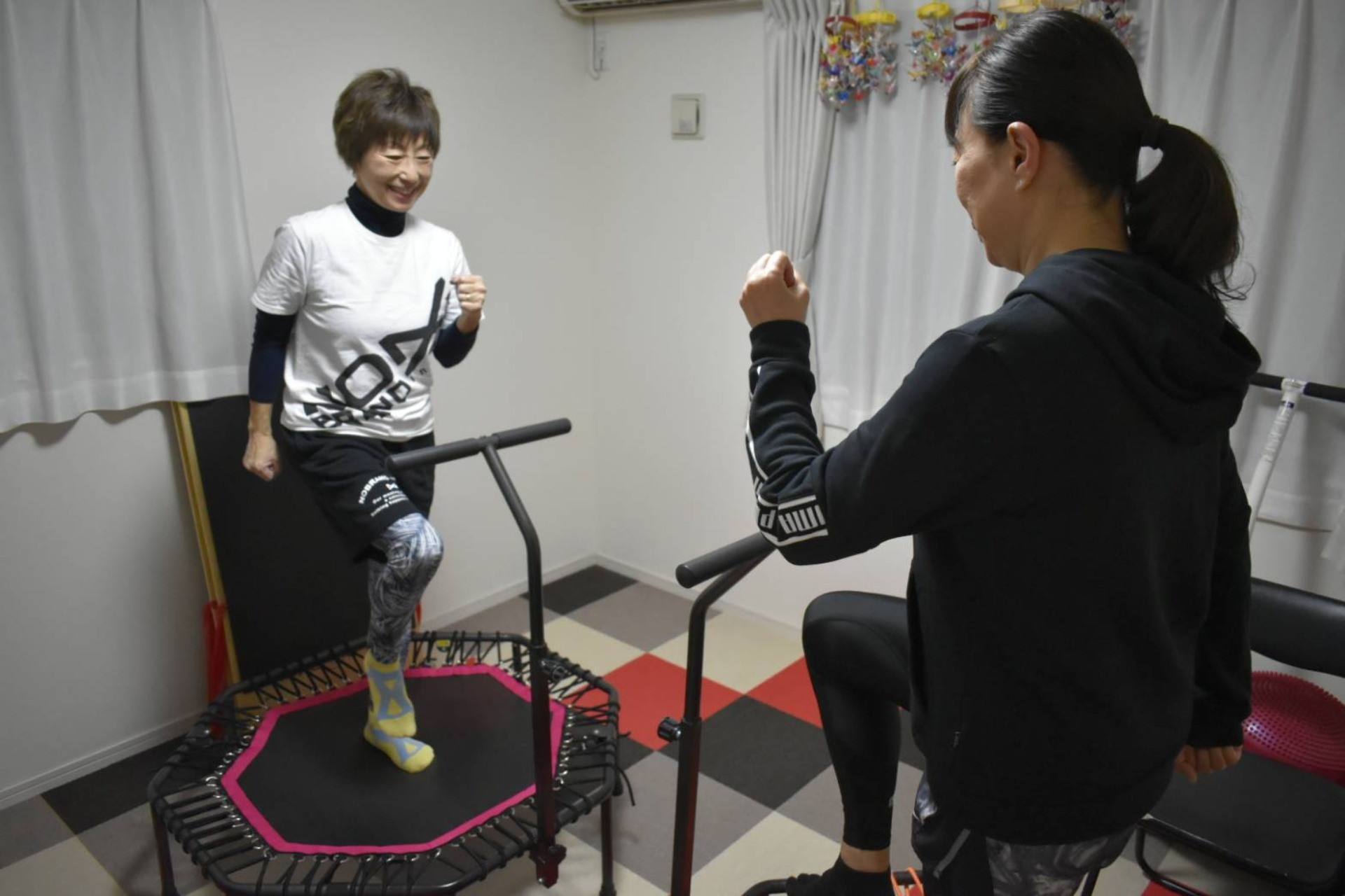 愛知県でひざ痛の痛みのパーソナルトレーニングジム『姿勢改善/加圧&ピラティス・ドッグヨガ   One